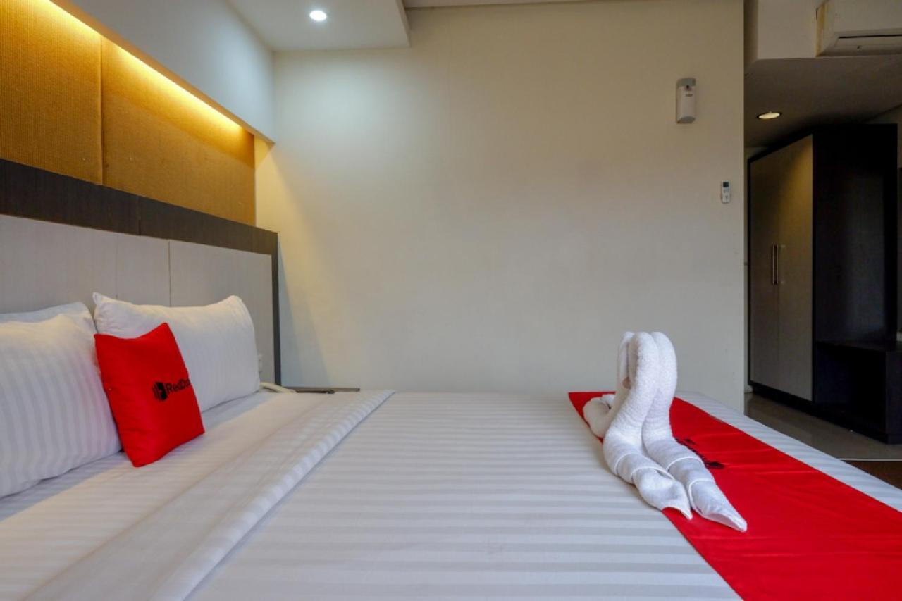 RedDoorz Plus near Hotel Benua Kendari Exterior foto